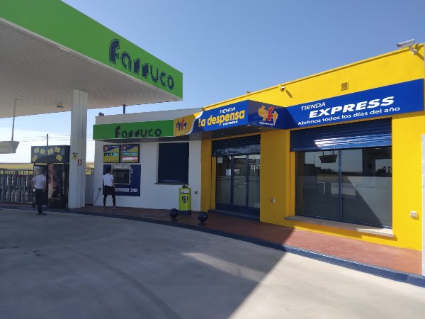 Primera apertura de La despensa Express en las gasolineras Farruco
